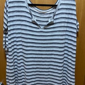 Cap sleeve striped shirt.
